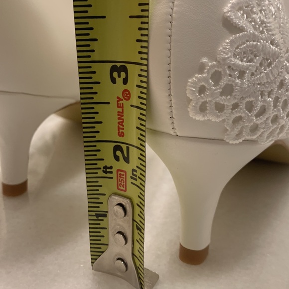 White Closed/Pointed Toe Bridal/Evening Shoes | Brand New Never Worn | S… - Picture 10 of 12